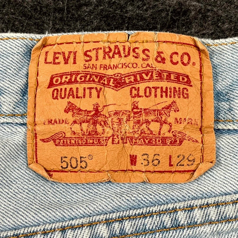 Vintage Levi's 505 Jeans Men's 36x29 Blue Denim Medium Wash Regular Fit Straight